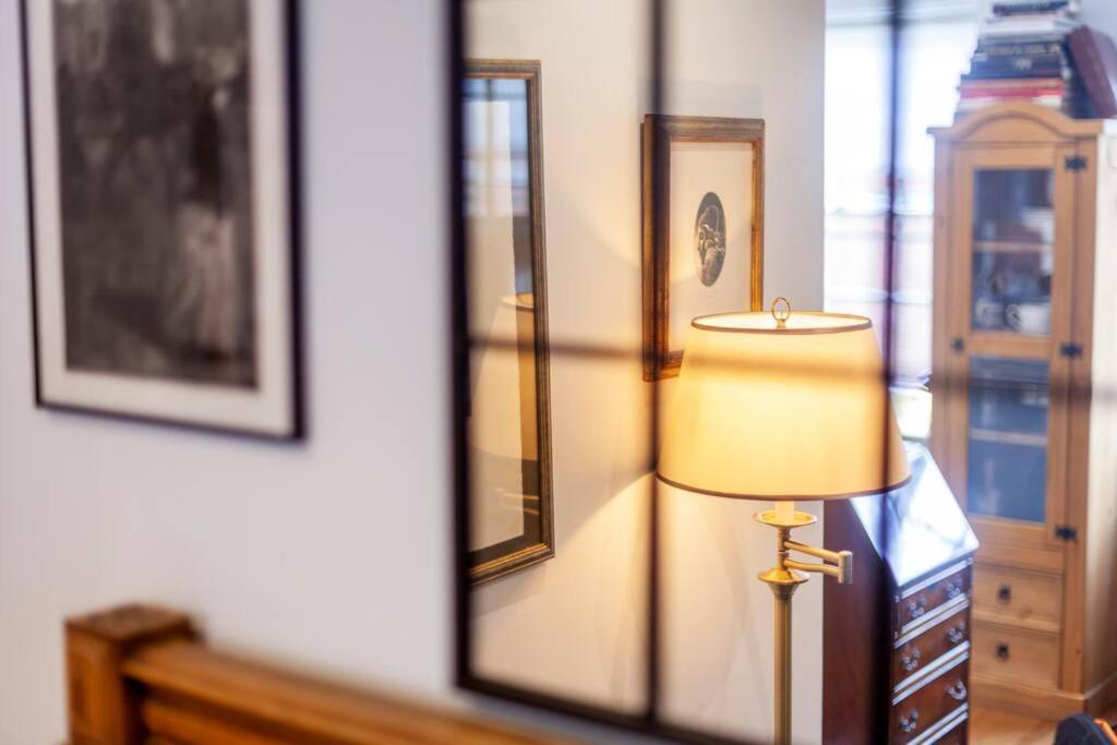 Апартаменти Outstanding Antique 1Br Flat In Soho Лондон Екстер'єр фото
