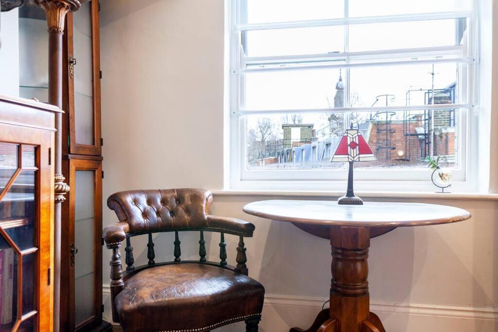 Апартаменти Outstanding Antique 1Br Flat In Soho Лондон Екстер'єр фото