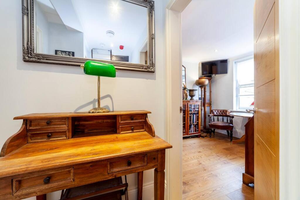 Апартаменти Outstanding Antique 1Br Flat In Soho Лондон Екстер'єр фото