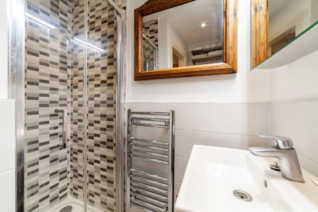 Апартаменти Outstanding Antique 1Br Flat In Soho Лондон Екстер'єр фото